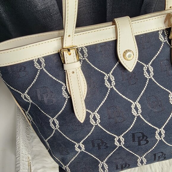 Vintage Dooney and Bourke nautical knot print east/west bucket bag in black - Picture 3 of 11